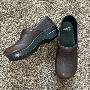 Dansko Professional Pebbled Brown Clogs Size 9